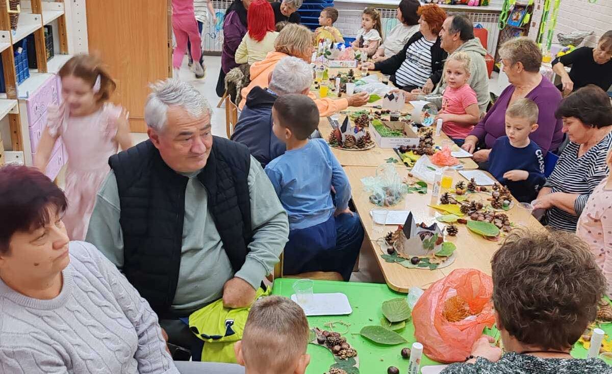 ДРУЖЕЊЕ ДЕЦЕ СА БАКАМА И ДЕКАМА